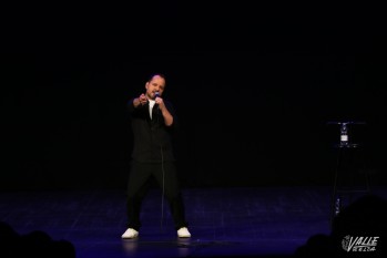 &Aacute;ngel Mart&iacute;n puso en pie al Teatro Castelar con su mon&oacute;logo "Nuevo material"