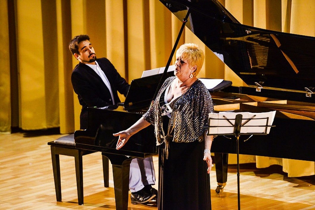 La soprano eldense Dolores Delgado participa en cursos Erasmus en Kosovo e Italia La soprano eldense Dolores Delgado participa en cursos Erasmus en Kosovo e Italia