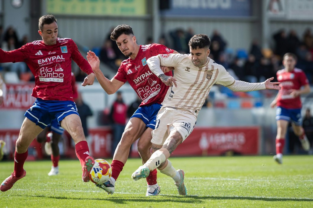 Nueva victoria del CD Eldense que le permite seguir so&ntilde;ando (1-2)