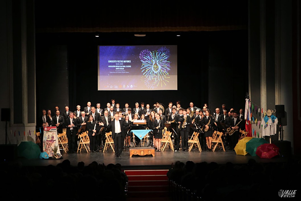 La AMCE Santa Cecilia ofreció una gran gala lírica en el concierto de Fiestas Mayores La AMCE Santa Cecilia ofreció una gran gala lírica en el concierto de Fiestas Mayores