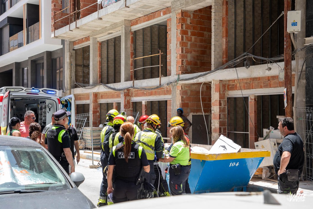 Un alba&ntilde;il se cae desde un tercero en Elda