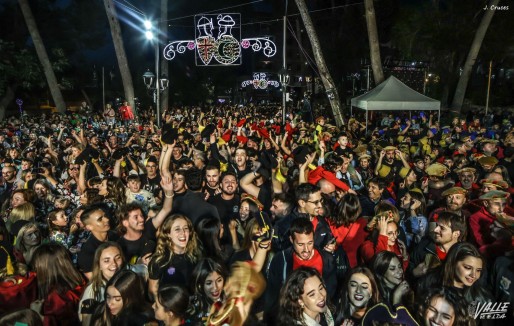 Petrer estudia implantar el traje festero en la Entrada de Bandas y en la Retreta