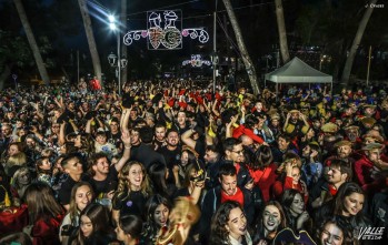 Petrer estudia implantar el traje festero en la Entrada de Bandas y en la Retreta