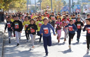 M&aacute;s de mil ni&ntilde;os participan en la carrera solidaria del IES La Torreta 