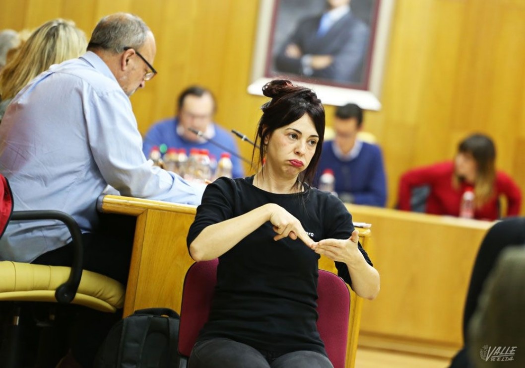 El primer pleno accesible a personas sordas apostó por recuperar el río Vinalopó El primer pleno accesible a personas sordas apostó por recuperar el río Vinalopó