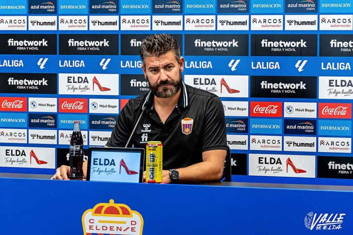 Fernando Est&eacute;vez: "Hemos puesto contra las cuerdas a un gran equipo, creo que la victoria habr&iacute;a sido justa"