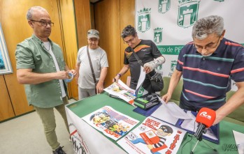 Los jubilados recogen 400 firmas en Petrer para denunciar el trato que reciben de las entidades bancarias