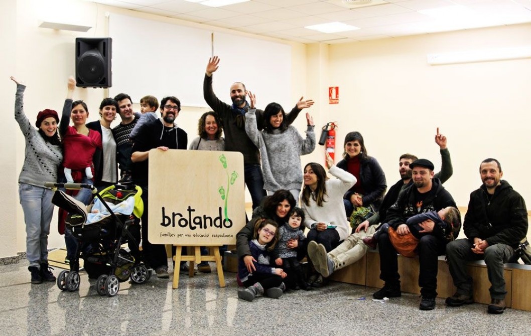 Surge en Petrer una nueva forma de educación, Brotando Surge en Petrer una nueva forma de educación, Brotando