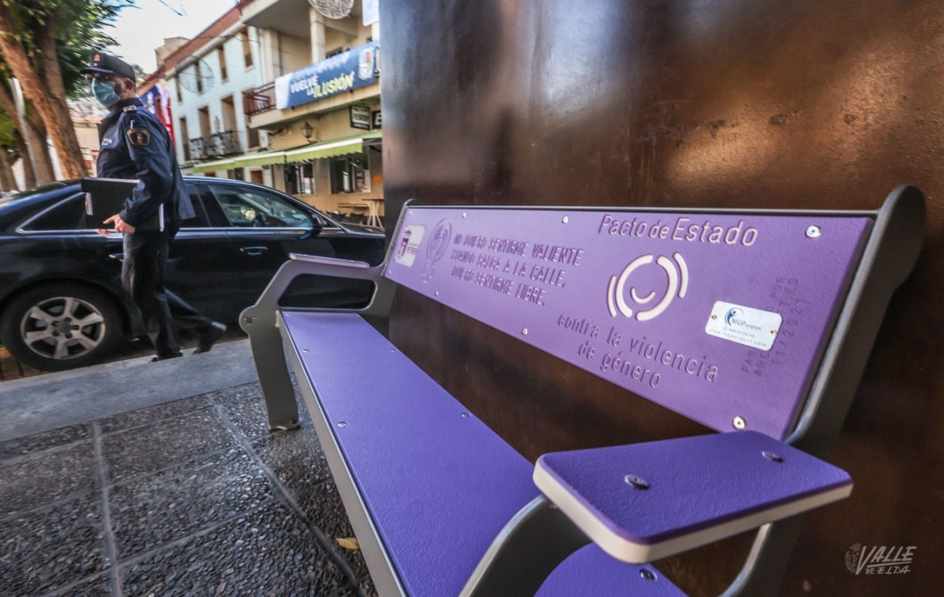 Petrer homenajea a las 37 mujeres y a los cuatro menores asesinados en 2021 por violencia de género Petrer homenajea a las 37 mujeres y a los cuatro menores asesinados en 2021 por violencia de género