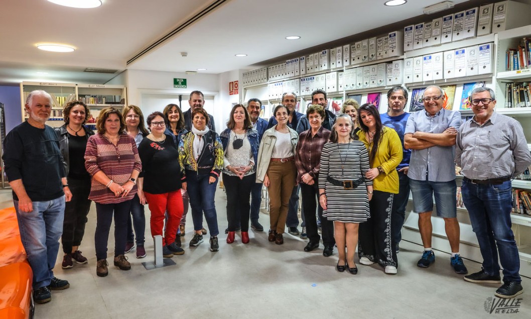 Una veintena de alumnos aprende a escribir cuentos históricos con los Coloma Una veintena de alumnos aprende a escribir cuentos históricos con los Coloma