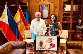 La Embajada de Filipinas en Madrid adquiere una obra de la artista eldense Mar&iacute;a Mari Murga